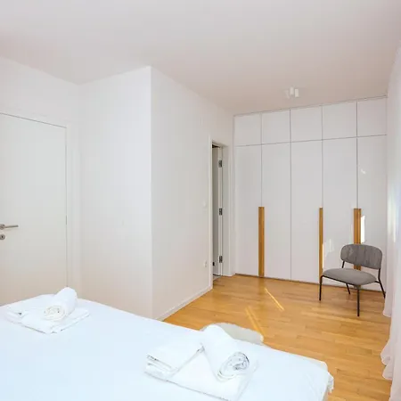 Apartman With Parking Space Brodarica - - 24706 *