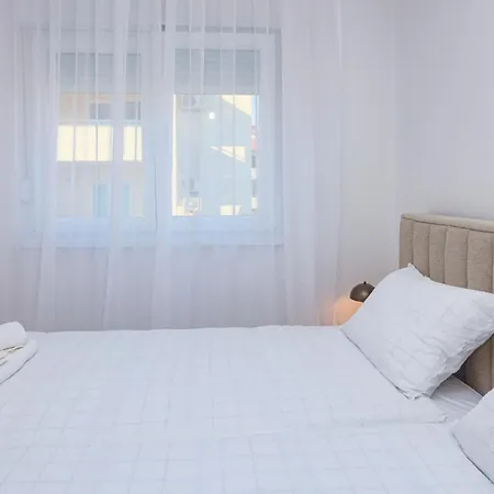 Apartman With Parking Space Brodarica - - 24706 *