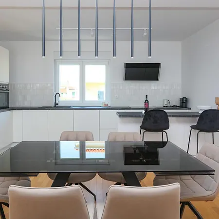 With Parking Space Brodarica - - 24706 Шибеник