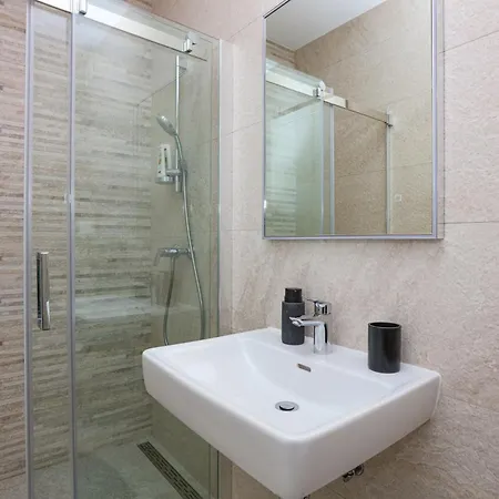 Διαμέρισμα With Parking Space Brodarica, - 24706 Σίμπενικ