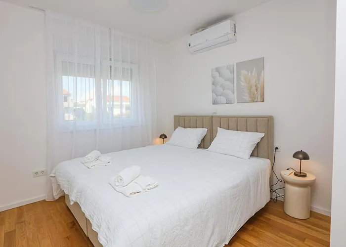 Апартаменты With Parking Space Brodarica - - 24706