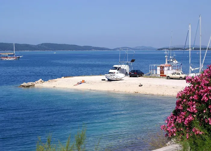 With Parking Space Brodarica, - 24706 * 希贝尼克